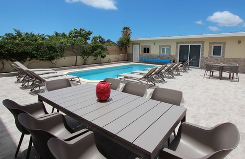 Buzanada Villa | Splendid 6-bedroom villa with heated pool set in a magnificent tropical garden