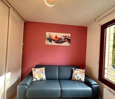 Charenton-le-Pont Apartment | Splendid 92m2 Renovated, 4 Rooms