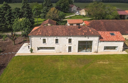 Vieux-Mareuil House | Splendid barn nested in an organic walnut orchard in Perigord