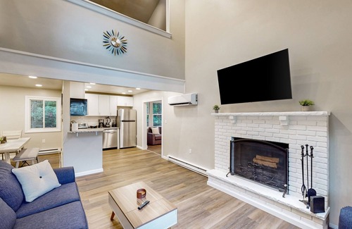 East Stroudsburg House | Splendid dog-friendly home with deck, W/D, free WIFI & gas grill