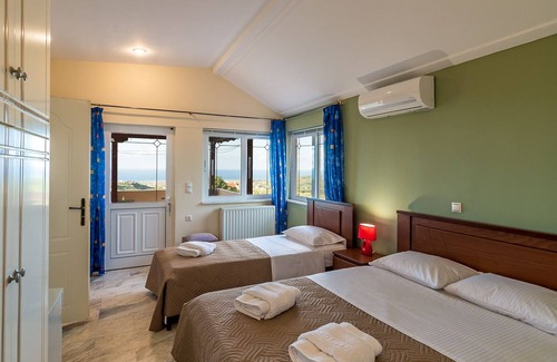 Polemarchi Apartment | Splendid Flat with View & Pool, minutes to Sea