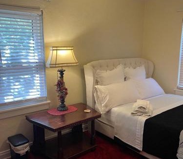 Airport Township House | Splendid Room in House 10 mins to Airport