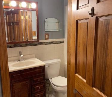 Airport Township House | Splendid Room in House 10 mins to Airport