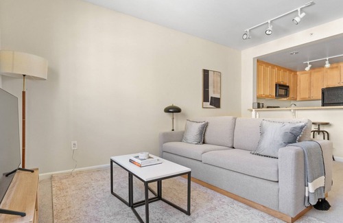 San Bruno Apartment | Splendid San Bruno 1BR w/Gym, Pool & Spa, near highways, by Blueground