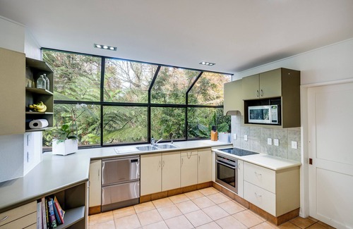 Havelock North House | Splendid Sanctuary - Havelock North Holiday Home