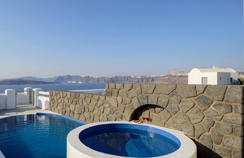 Akrotiri Villa | Splendid Santorini Villa | Villa Vista | 3 Bedrooms | Private pool & Spa Bath.
