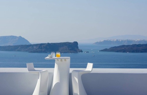 Akrotiri Villa | Splendid Santorini Villa | Villa Vista | 3 Bedrooms | Private pool & Spa Bath.