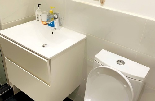 Labadi Apartment | Splendid Studio Apartment at Embassy Gardens