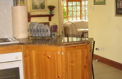 Rondebosch Cottage | Splendid well-equipped Rondebosch Self-Catering Cottage.