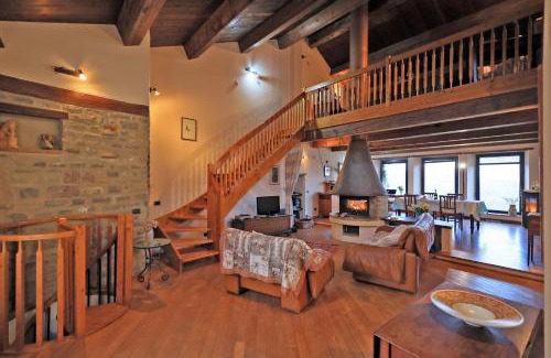 Pineto House | Splendida casa in sasso in borgo