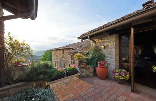 Pineto House | Splendida casa in sasso in borgo