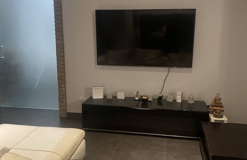 Cavriago Apartment | Splendido Appartamento in Villetta con Piscina e Palestra