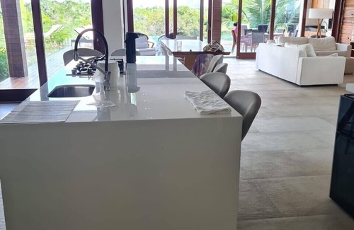 Arraial d'Ajuda House | Splendor and Comfort at your disposal in the best location in Arraial. 6 suit