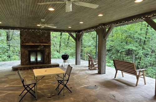 Wiley Apartment | Splendor Mountain Shadow Rock Pavilion & Bungalow