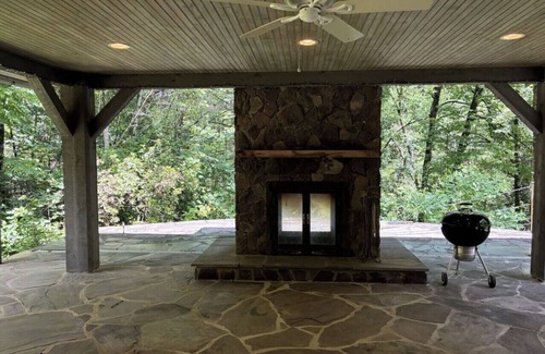 Wiley Apartment | Splendor Mountain Shadow Rock Pavilion & Bungalow