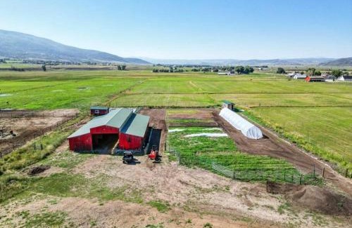 Kamas House | Splendor Valley Farms: Huge Log Cabin w/Game Room