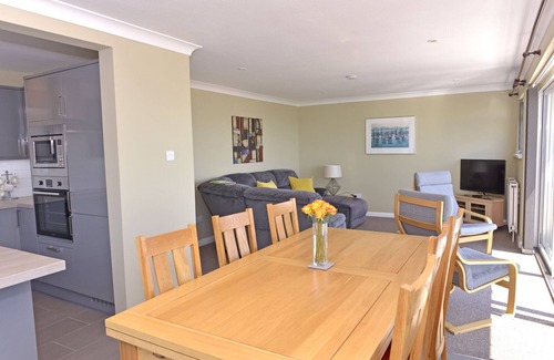Pevensey Apartment | Split level Beach Garden apartment with amazing sea views and private garden