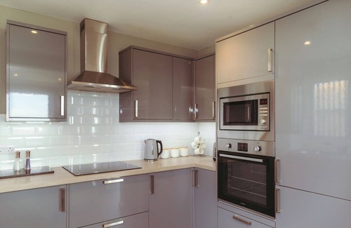 Pevensey Apartment | Split level Beach Garden apartment with amazing sea views and private garden