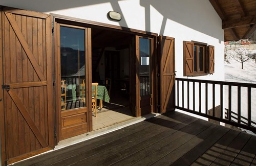 Fossaz Apartment | Split level flat in St Nicolas with stunning views and a Sauna