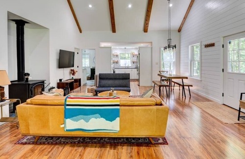 Barryville Cabin | Split Rock Cabin - Chic and Cozy near Barryville
