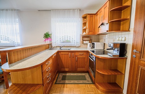 Podcetrtek Apartment | Split three bedroom apartment with terrace