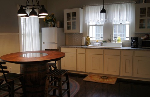 Shiner Cottage | Spoetzl Haus, Historic Cottage 4 blocks from Spoetzl Brewery