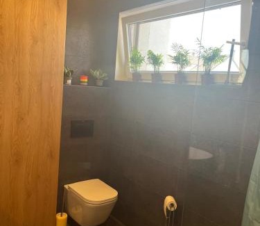 Swarzedz House | Spokojne pokoje z udogodnieniami