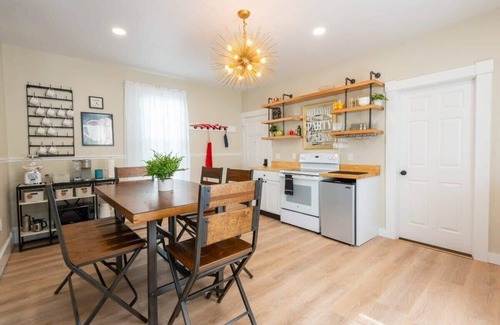 Beverly Condo | *Spooky 5Br Halloween Home|Salem+Beverly|Parking
