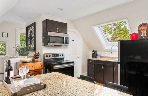 Beverly Condo | *Spooky 5Br Halloween Home|Salem+Beverly|Parking