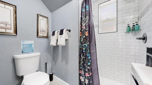 Washington Park West House | Spooky Victorian Family house with four bedrooms central to downtown
