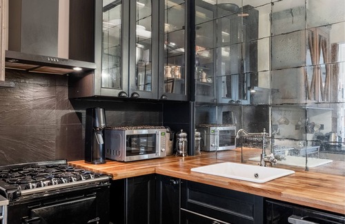 Villa Montmorency Apartment | Sporting Glory, by Veeve