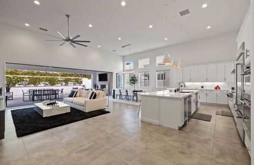 La Quinta House | Sports Fan Paradise at The Citrus Club