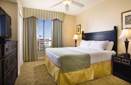 Las Vegas Resort | Sports fans, Luxurious 2-bed 2 Bath resort with pool, full kitchen washer/dryer
