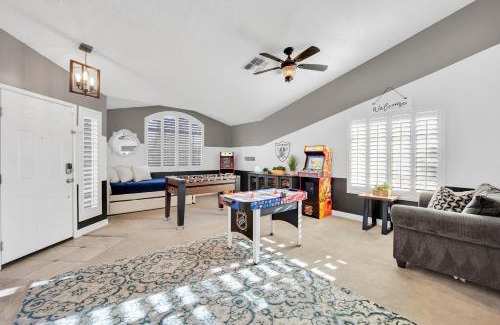 Green Valley North House | Sports Themed-Automated King Bed-Family Friendly-5 miles to Strip