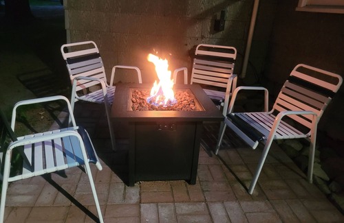 Custer Cottage | SPORTSMAN/COUPLES RETREAT. Close to Lakes, Rivers, & Beautiful Ludington