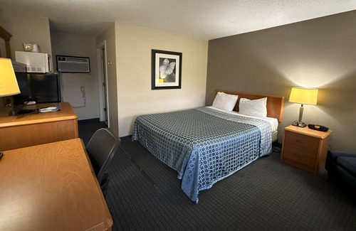 Plymouth Hotel | Sportsman Inn By Oyo Us Hwy-64