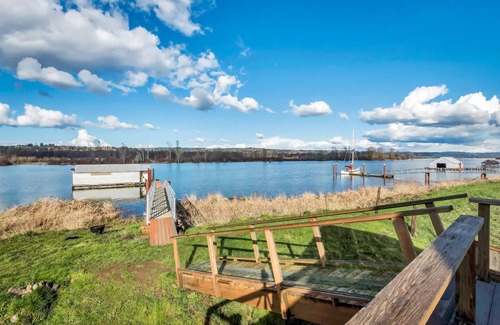 Clatskanie House | Sportsman Paradise- Columbia Riverside w/dock