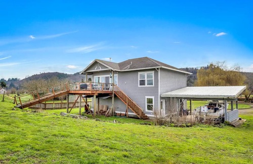 Clatskanie House | Sportsman Paradise- Columbia Riverside w/dock
