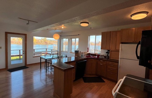 Clatskanie House | Sportsman Retreat - Columbia Riverside w/Dock -Sleeps 15