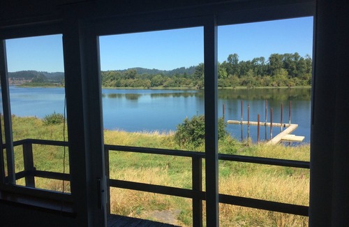 Clatskanie House | Sportsman Retreat - Columbia Riverside w/Dock -Sleeps 15