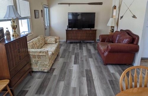 Webster House | Sportsman's Country Lodge: The Fish House