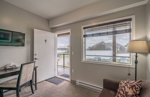 Port McNeill Hotel | Sportsman's Inn on the Harbour Front