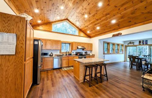Ellsworth House | Sportsmans Waterfront Log Cabin