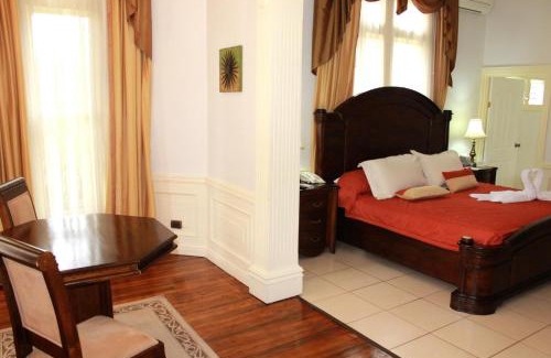Amon Hotel | Sportsmens Lodge - Gentlemen's Club
