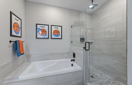 Central Arlington House | Sporty Spot - Hot Tub - Walk to AT&T Stadium