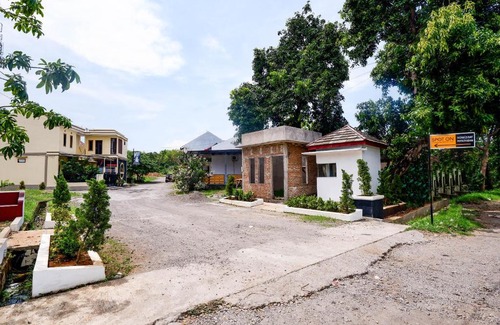 Jepara Hotel | SPOT ON 2414 Homestay Potroyudan Syariah