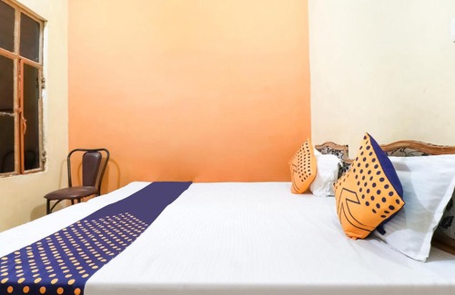 Jhansi Hotel | SPOT ON 77881 Kasturi Sai Darbar