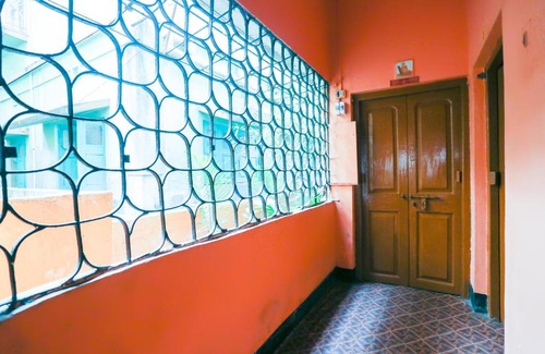 Garia Hotel | SPOT ON Biswabani Guest House Near Kavi Nazrul Metro Station