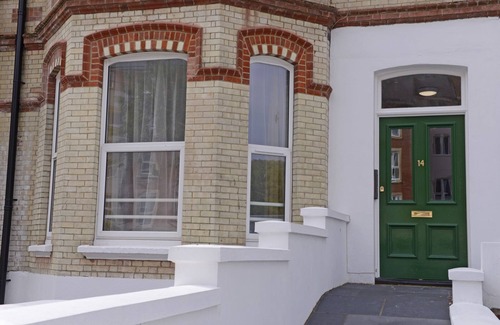 Eastbourne Seafront Apartment | Spotless 2-bed apartment with gentle ramp access in central Eastbourne for 4