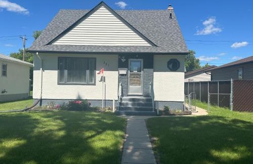 East Kildonan Apartment | Spotless 2 Bedroom Suite in Winnipeg